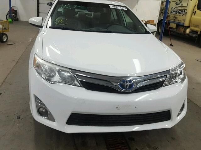 4T1BD1FKXCU053793 - 2012 TOYOTA CAMRY HYBR WHITE photo 9