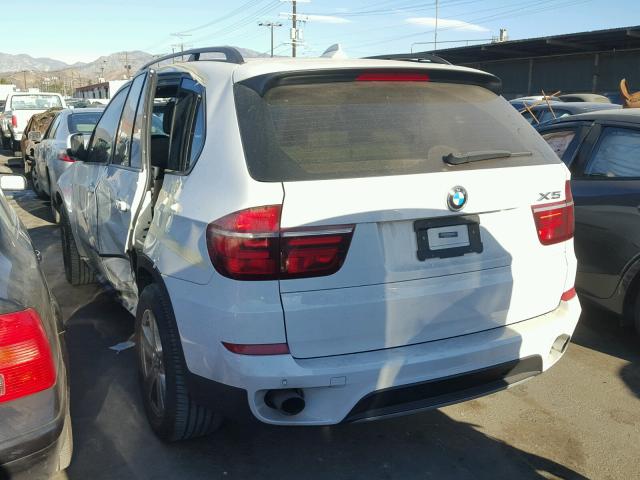 5UXZV4C53D0E14260 - 2013 BMW X5 XDRIVE3 WHITE photo 3