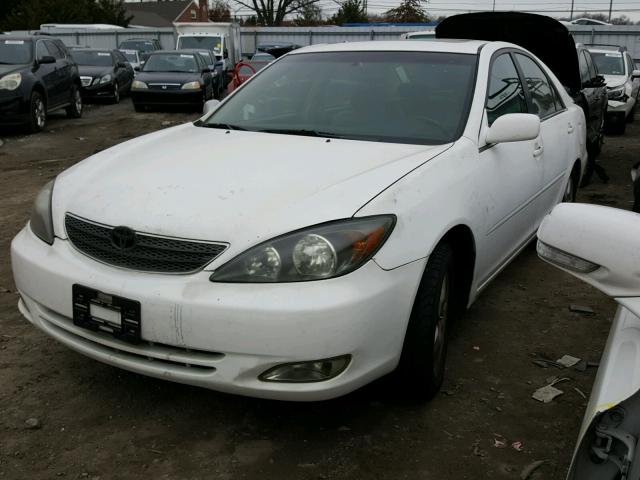 4T1BE32K72U026404 - 2002 TOYOTA CAMRY LE WHITE photo 2
