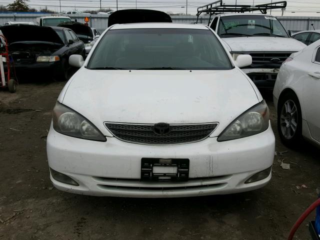 4T1BE32K72U026404 - 2002 TOYOTA CAMRY LE WHITE photo 9