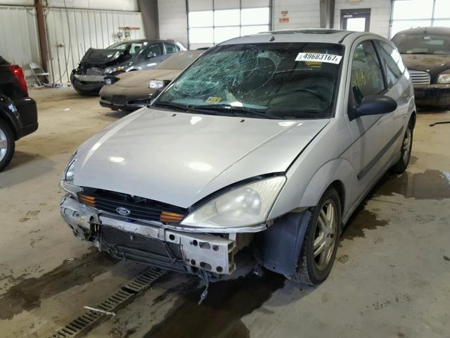 3FAFP31391R147439 - 2001 FORD FOCUS ZX3 SILVER photo 2