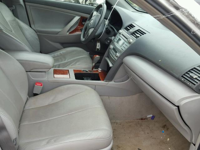 4T1BK46K19U081322 - 2009 TOYOTA CAMRY SE SILVER photo 5