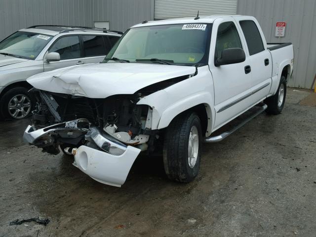 2GTEK13T451124666 - 2005 GMC NEW SIERRA WHITE photo 2