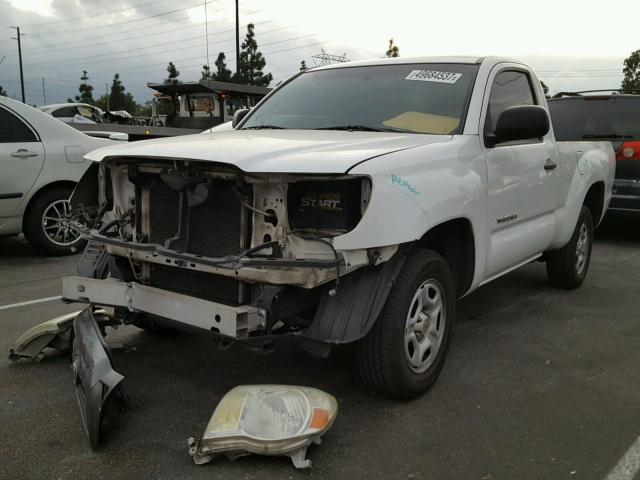 5TENX22NX6Z160479 - 2006 TOYOTA TACOMA WHITE photo 2