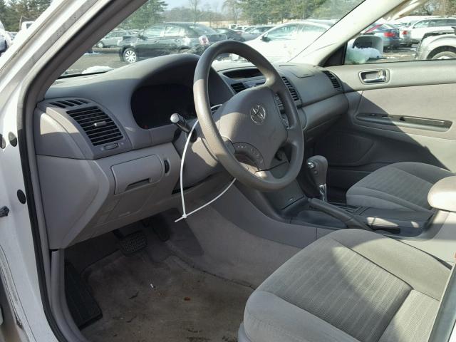 4T1BE30K05U005286 - 2005 TOYOTA CAMRY LE თეთრი ფოტო 5
