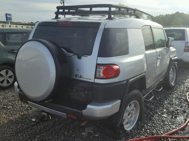 JTEZU11F570015488 - 2007 TOYOTA FJ CRUISER SILVER photo 4