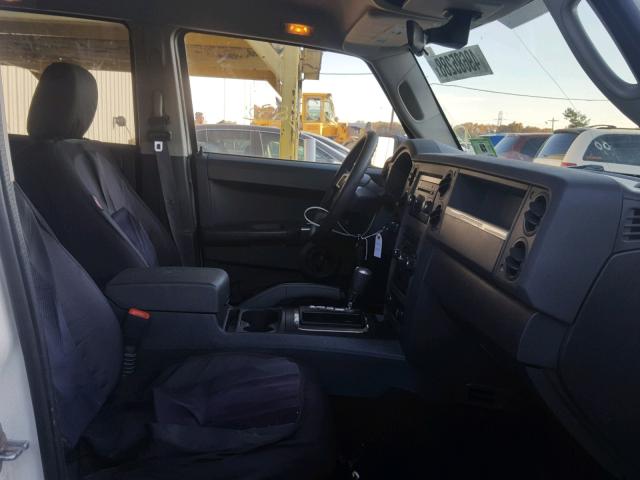 1J8HG48K48C175575 - 2008 JEEP COMMANDER WHITE photo 5