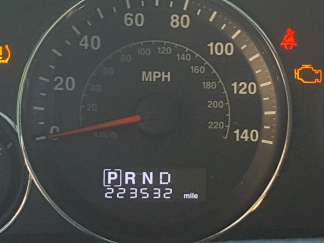 1J8HG48K48C175575 - 2008 JEEP COMMANDER WHITE photo 8