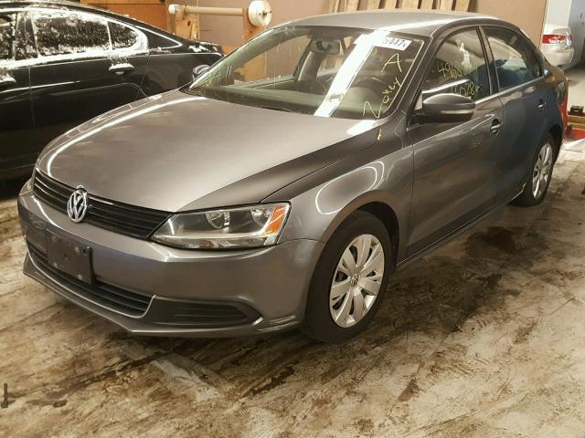 3VWDX7AJ0DM406177 - 2013 VOLKSWAGEN JETTA SE GRAY photo 2