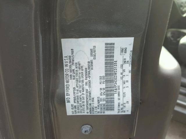 1FAFP343X2W231358 - 2002 FORD FOCUS SE GRAY photo 10