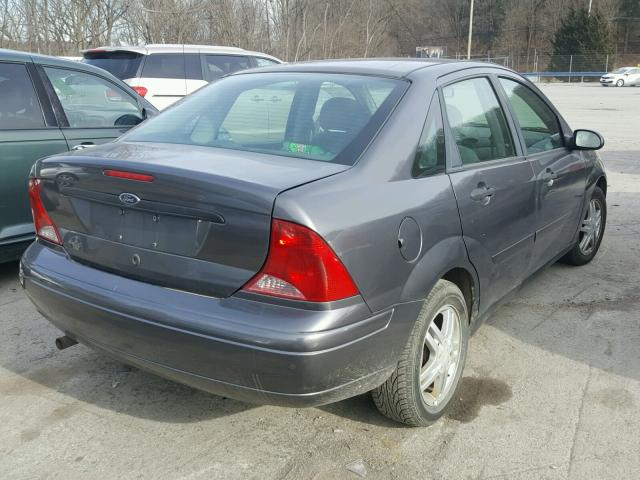 1FAFP343X2W231358 - 2002 FORD FOCUS SE GRAY photo 4