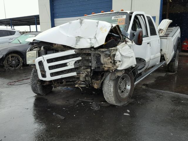 1FTSW20PX5EB43399 - 2005 FORD F250 SUPER WHITE photo 2