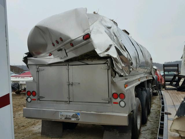 1NPWXBTX9AD798172 - 2010 PETERBILT 388 RED photo 4