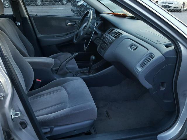 1HGCG6658XA161149 - 1999 HONDA ACCORD LX SILVER photo 5