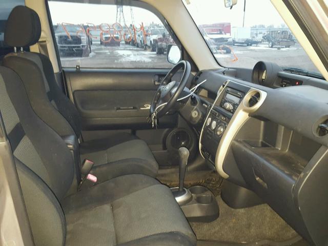 JTLKT324964105806 - 2006 TOYOTA SCION XB GRAY photo 5