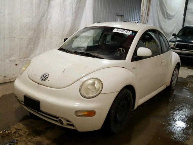 3VWCC21C2YM423872 - 2000 VOLKSWAGEN NEW BEETLE 白色 照片 2