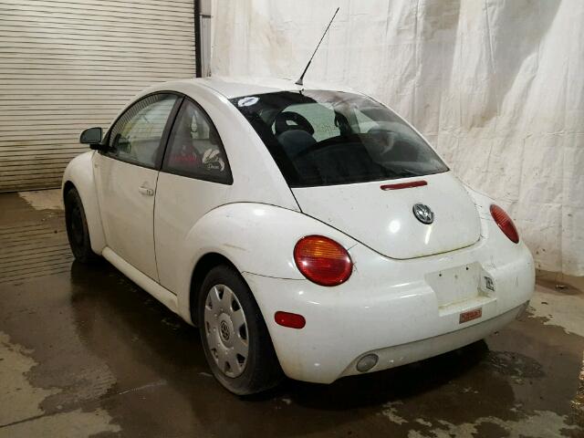 3VWCC21C2YM423872 - 2000 VOLKSWAGEN NEW BEETLE 白色 照片 3