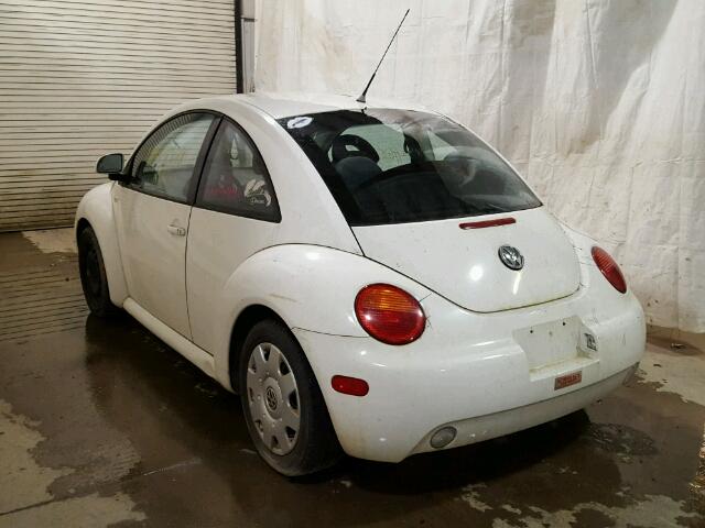 3VWCC21C2YM423872 - 2000 VOLKSWAGEN NEW BEETLE WHITE photo 3