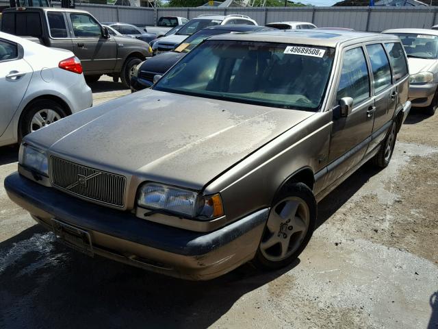 YV1LW571XS2139058 - 1995 VOLVO 850 BEIGE photo 2