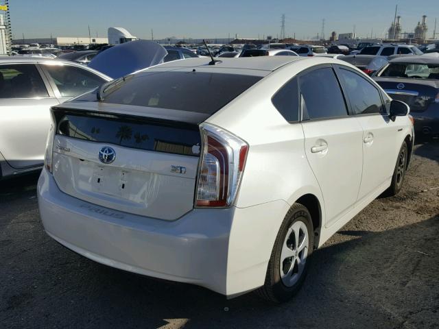 JTDKN3DUXF0435061 - 2015 TOYOTA PRIUS WHITE photo 4