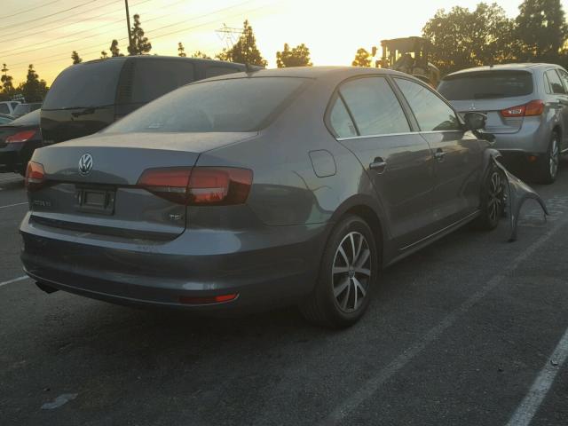 3VWDB7AJ9HM243355 - 2017 VOLKSWAGEN JETTA SE GRAY photo 4