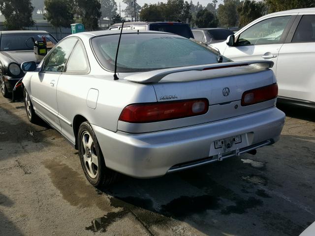 JH4DC446XWS009931 - 1998 ACURA INTEGRA GS SILVER photo 3