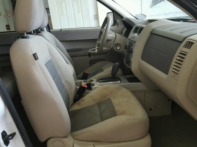 1FMCU93138KA64362 - 2008 FORD ESCAPE XLT WHITE photo 5