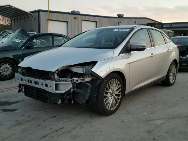 1FAHP3H29CL363427 - 2012 FORD FOCUS SEL SILVER photo 2