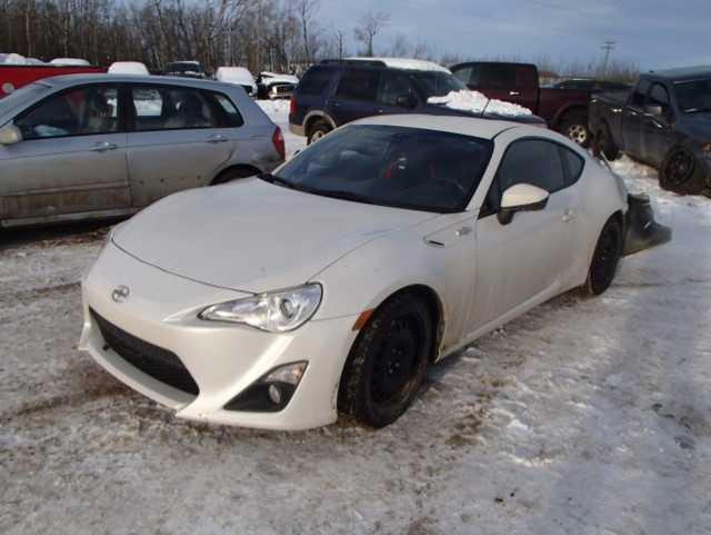 JF1ZNAA17E9708048 - 2014 TOYOTA SCION FR-S WHITE photo 2