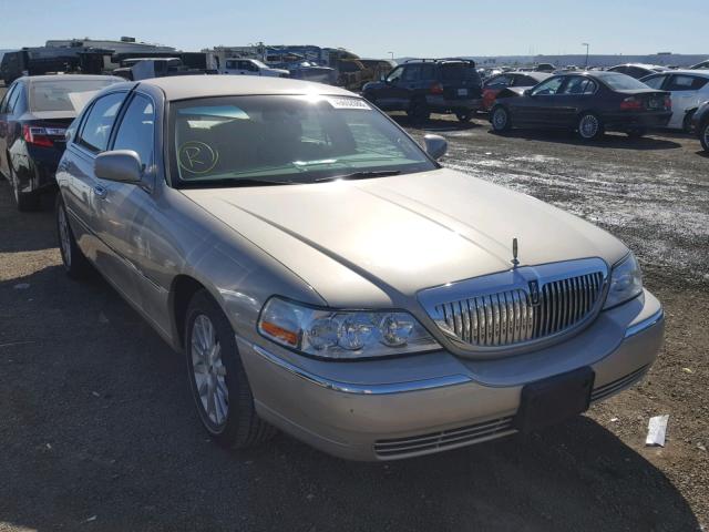 1LNHM81W07Y631413 - 2007 LINCOLN TOWN CAR S GOLD photo 1