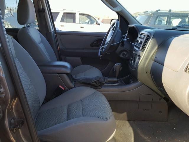 1FMYU93155DA09420 - 2005 FORD ESCAPE XLT GRAY photo 5