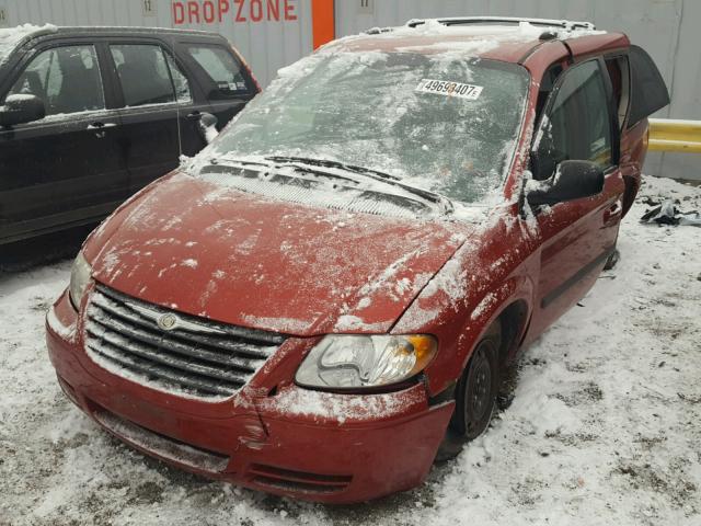 1C4GP45R55B352298 - 2005 CHRYSLER TOWN & COU RED photo 2