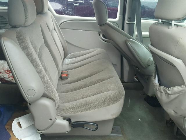 1C4GP45R55B352298 - 2005 CHRYSLER TOWN & COU RED photo 6