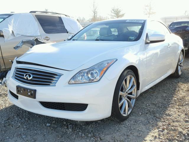 JNKCV66E39M720725 - 2009 INFINITI G37 BASE WHITE photo 2