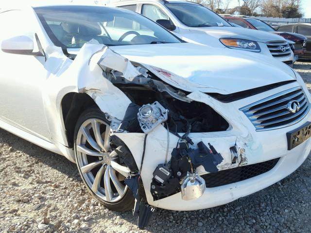 JNKCV66E39M720725 - 2009 INFINITI G37 BASE WHITE photo 9