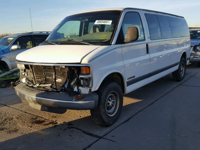 1GAHG39R111190686 - 2001 CHEVROLET EXPRESS G3 WHITE photo 2