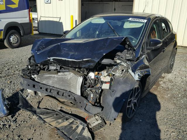 1FADP3K26FL257027 - 2015 FORD FOCUS SE BLACK photo 2