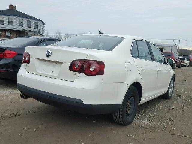 3VWRZ71K18M103780 - 2008 VOLKSWAGEN JETTA SE WHITE photo 4