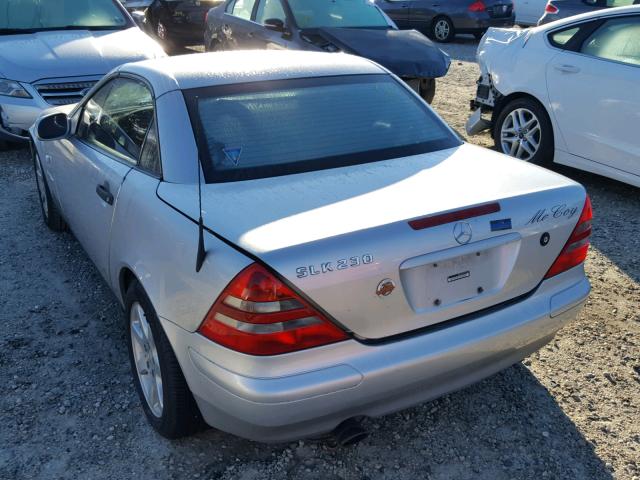 WDBKK47FXWF028333 - 1998 MERCEDES-BENZ SLK 230 KO SILVER photo 3