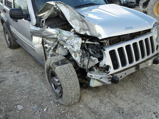 1J4GL48K46W190792 - 2006 JEEP LIBERTY SP SILVER photo 9