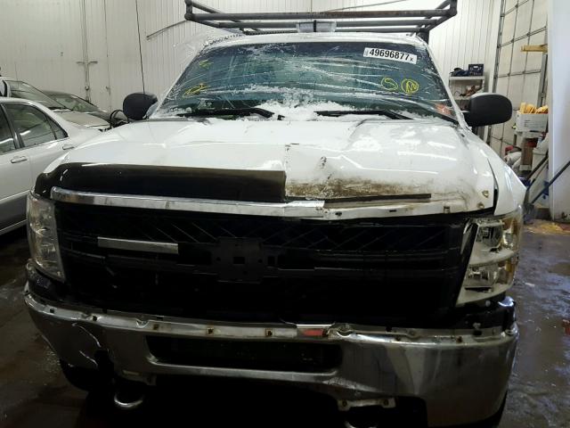 1GC2KVCG4DZ308234 - 2013 CHEVROLET SILVERADO WHITE photo 9