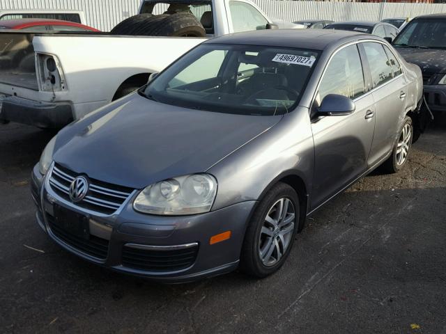 3VWSG71KX6M654097 - 2006 VOLKSWAGEN JETTA 2.5 GRAY photo 2