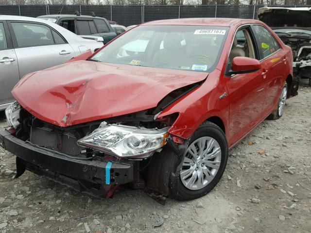 4T1BD1FK4EU136915 - 2014 TOYOTA CAMRY HYBR RED photo 2