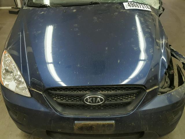 KNAFG526387164329 - 2008 KIA RONDO LX BLUE photo 7