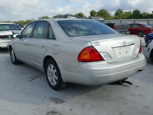 4T1BF28B3YU071167 - 2000 TOYOTA AVALON XL SILVER photo 3