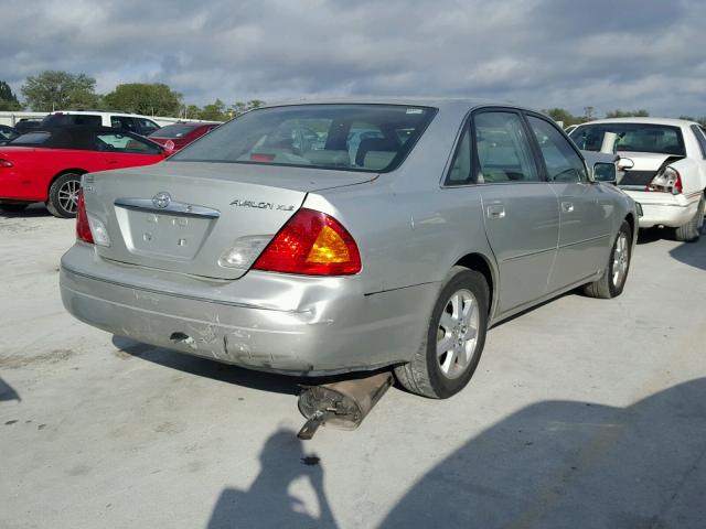 4T1BF28B3YU071167 - 2000 TOYOTA AVALON XL SILVER photo 4