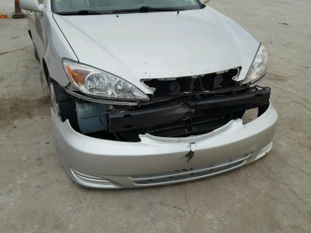 4T1BE32KX4U896621 - 2004 TOYOTA CAMRY LE ვერცხლისფერი ფოტო 9