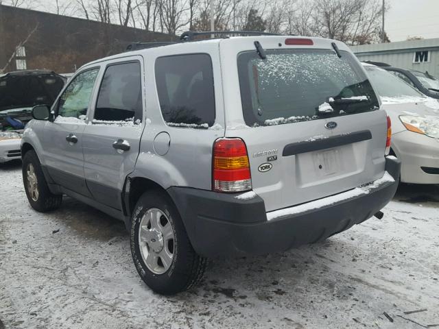 1FMYU93113KC76188 - 2003 FORD ESCAPE XLT SILVER photo 3