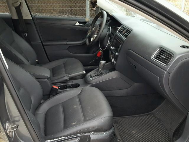 3VWDZ7AJ6BM318709 - 2011 VOLKSWAGEN JETTA SE 灰色 照片 5