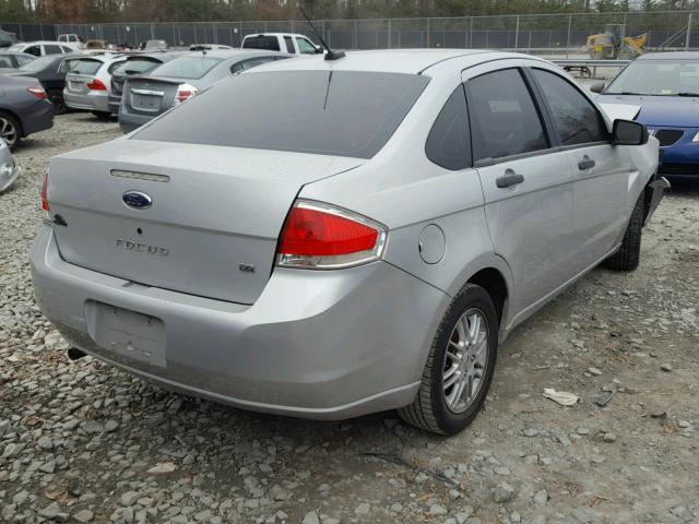 1FAHP35N09W255641 - 2009 FORD FOCUS SE SILVER photo 4